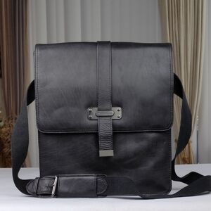 Kenneth Cole New York Mens Messenger Leather Bag.